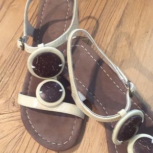 Boden ivory patent/wooden detail neutral sandal